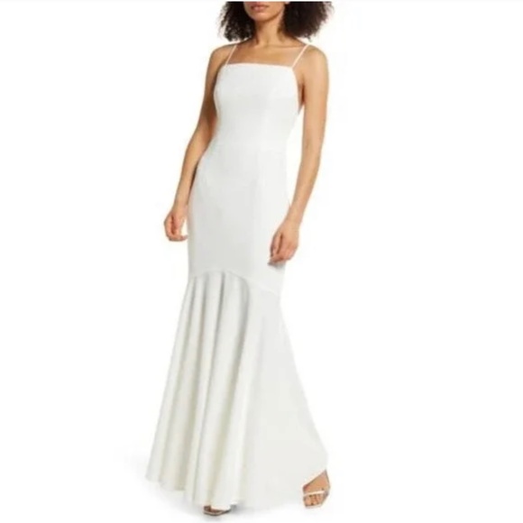 Elliatt Collins Ivory White Sleeveless Square Neck Mermaid Gown Size XS NWT - Picture 1 of 2